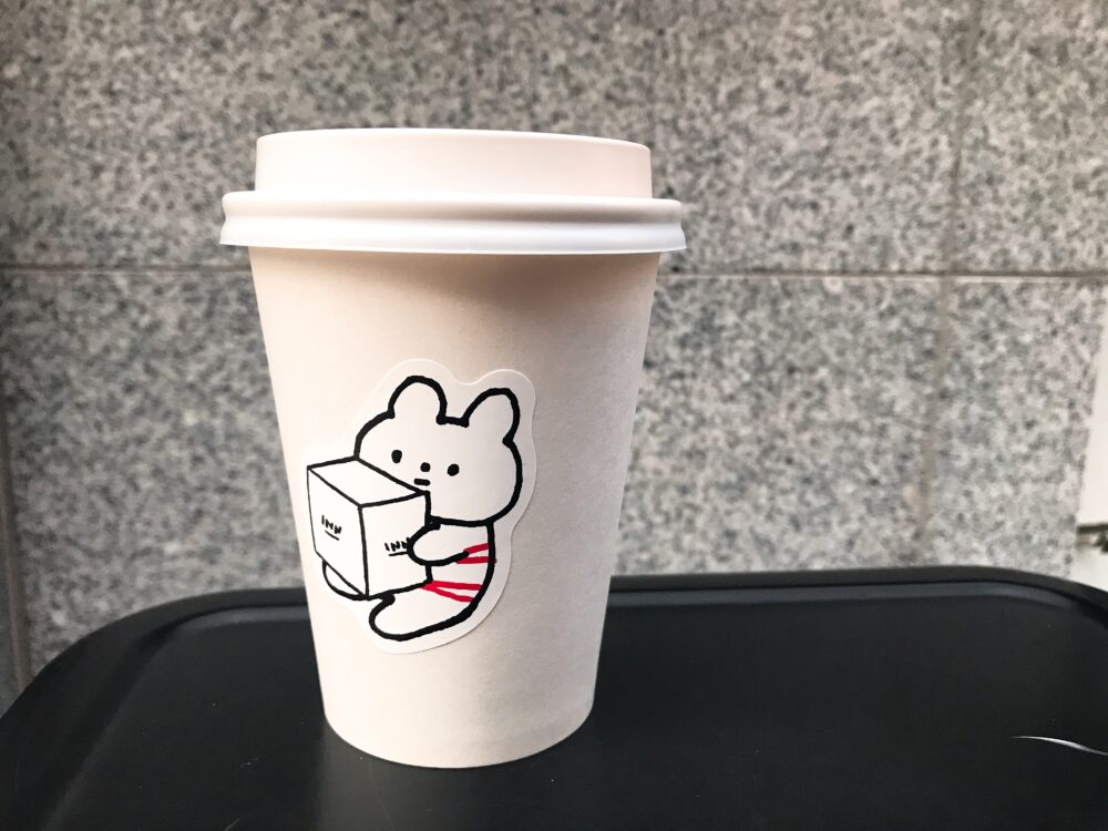 東京牛乳を使うラテ専門店 The Latte Tokyo へ Inn イン のなかにあるカフェ メニュー 値段 ステッカー可愛い 笑 ボク オトメン美容師